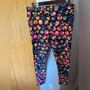 Lularoe Tall & Curvy Leggings Black Floral Circles